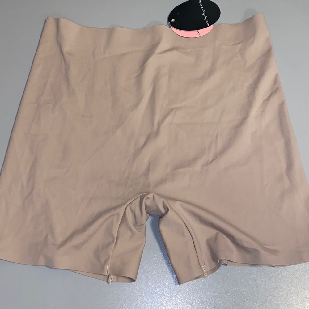 Joyshaper Women's Medium Seamless Shapewear Shorts in Tan